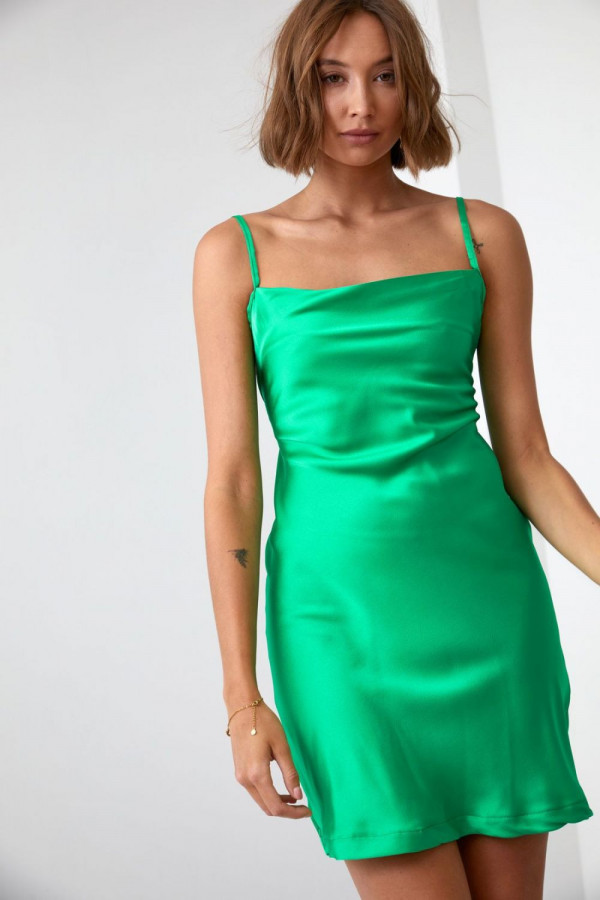 Delikatna sukienka mini na ramiączkach VENUS zielona 2