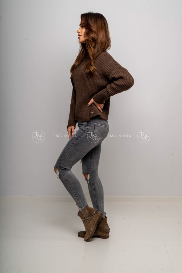 Krótki sweter damski w prążki LAURA czekolada 2